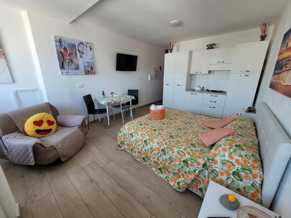 Rosato 3 Sea View Apartment Линяно Сабиадоро Екстериор снимка